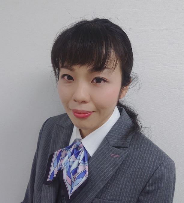 假屋 麻里恵